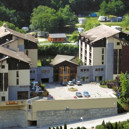 Apartamento In Savoie With Heated Poo